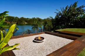 Water's Edge Retreat - On the Lake & walk to beach
